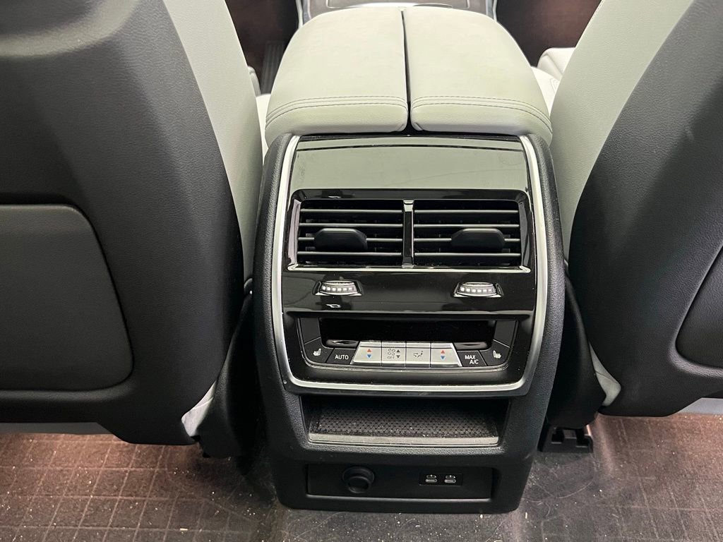 Certified 2024 BMW X7 xDrive40i w/ Premium Package image 10