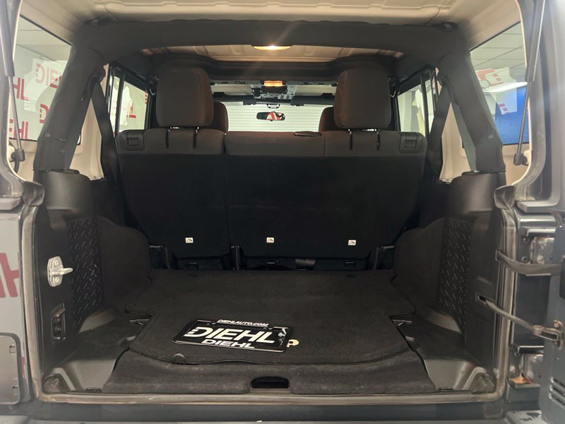 Used 2017 Jeep Wrangler Unlimited Sport w/ Mopar Black Appearance Group AWD/4WD image 8