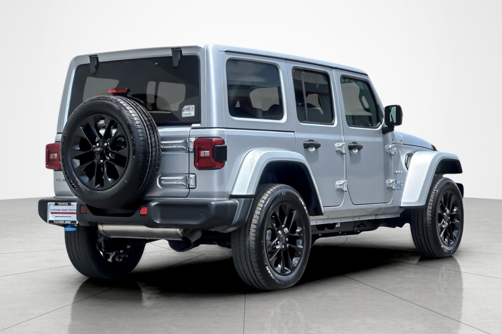 Used 2024 Jeep Wrangler Unlimited Sahara w/ Safety Group AWD/4WD image 5