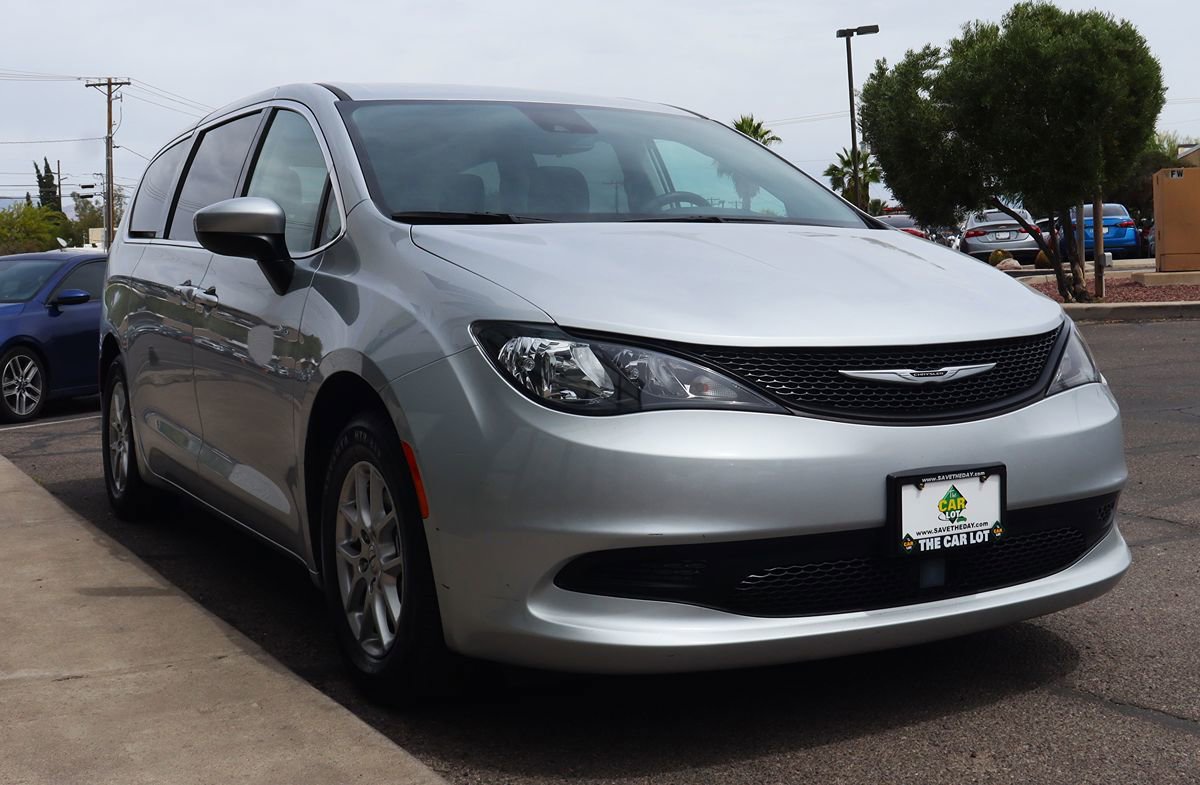 Used 2023 Chrysler Voyager LX FWD image 14