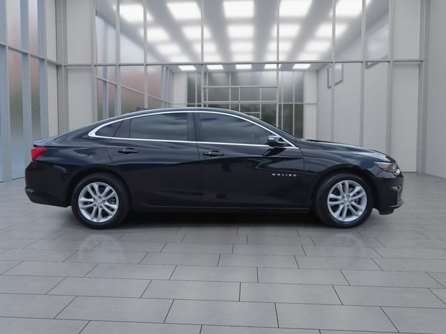 Used 2018 Chevrolet Malibu LT w/ Driver Confidence Package FWD image 9