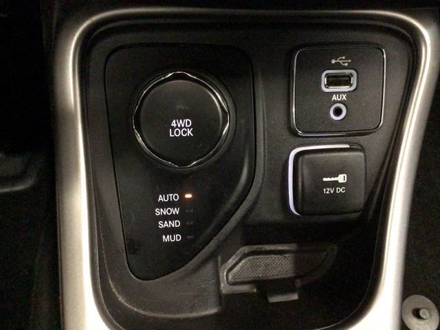 Used 2017 Jeep Compass Latitude w/ Popular Equipment Group AWD/4WD image 18