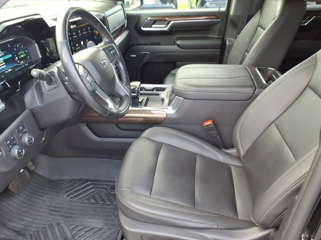 Used 2023 Chevrolet Silverado 1500 LT Trail Boss w/ Convenience Package II AWD/4WD image 5