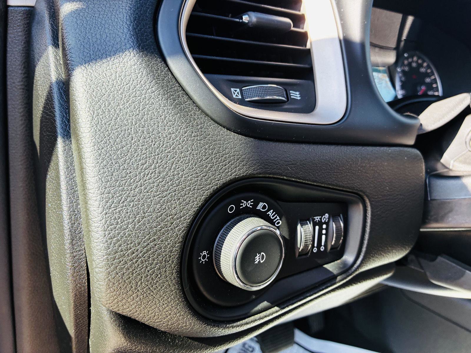 Used 2016 Jeep Renegade Latitude image 29