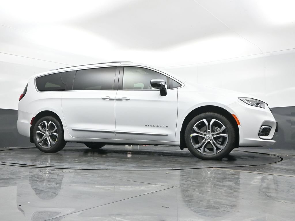 New 2026 Chrysler Pacifica Pinnacle w/ Trailer Tow Group AWD/4WD image 41