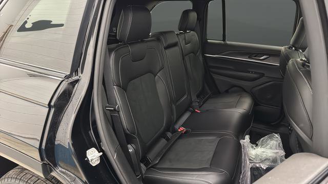 New 2026 Jeep Grand Cherokee Altitude AWD/4WD image 26