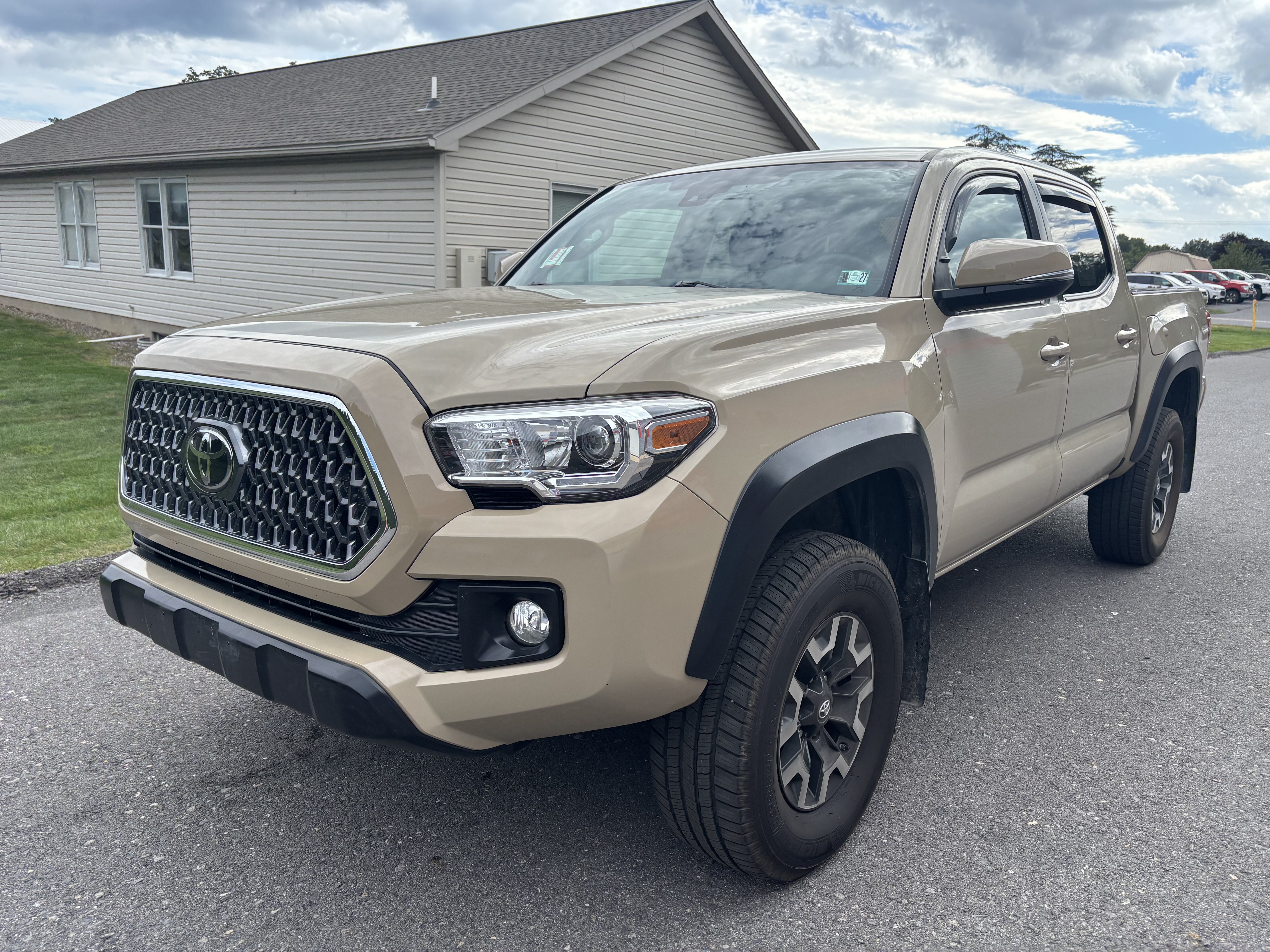 Used 2019 Toyota Tacoma TRD Off-Road w/ Technology Package AWD/4WD image 7