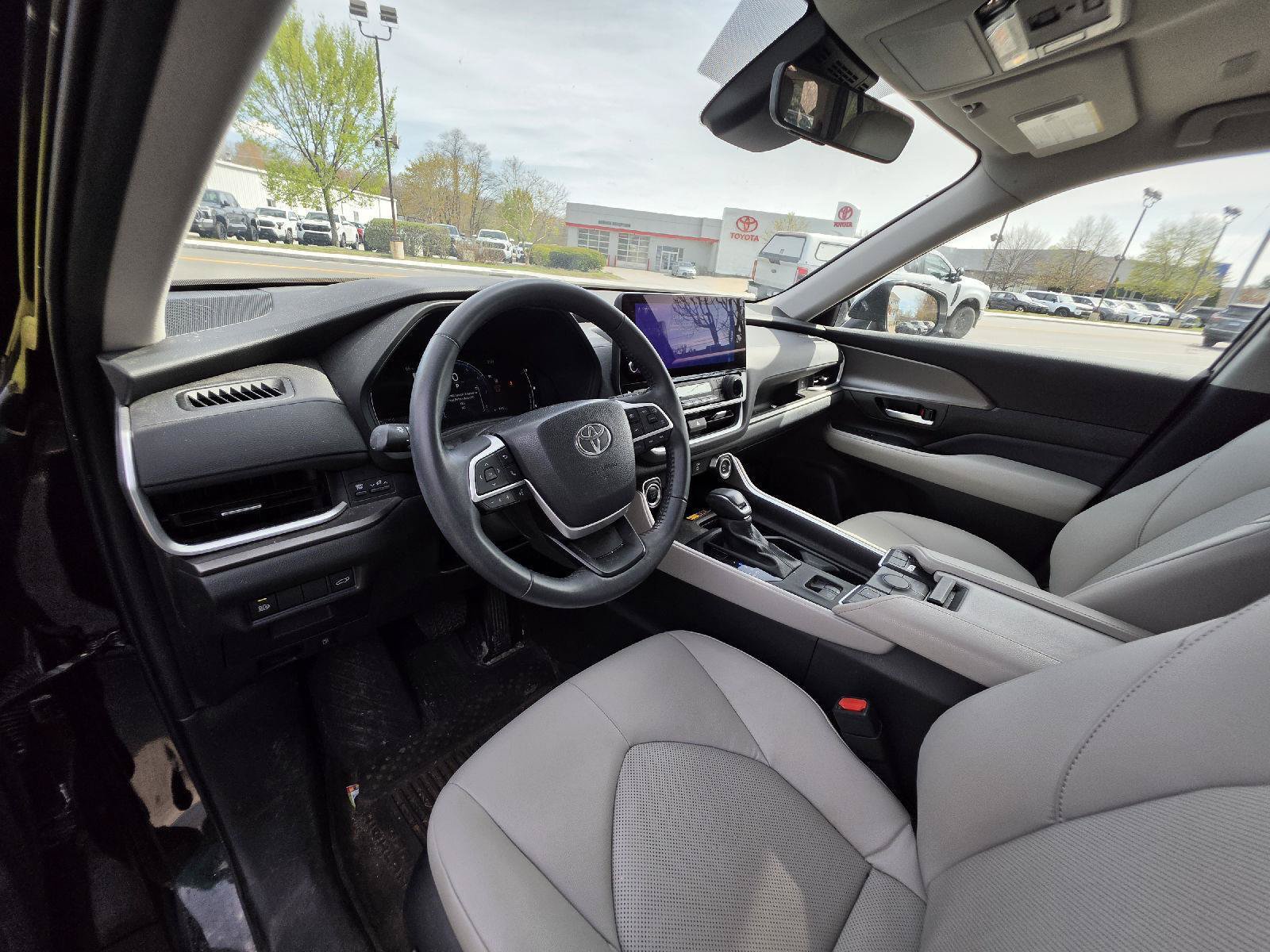 Used 2024 Toyota Grand Highlander AWD image 12