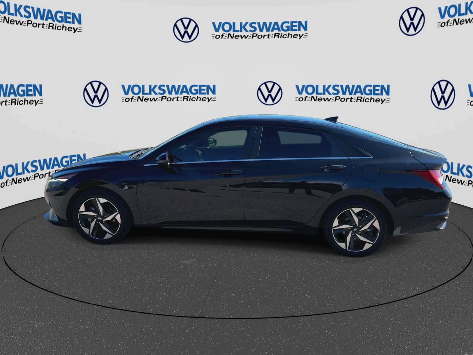 Used 2022 Hyundai Elantra SEL w/ Convenience + Premium Package FWD image 5