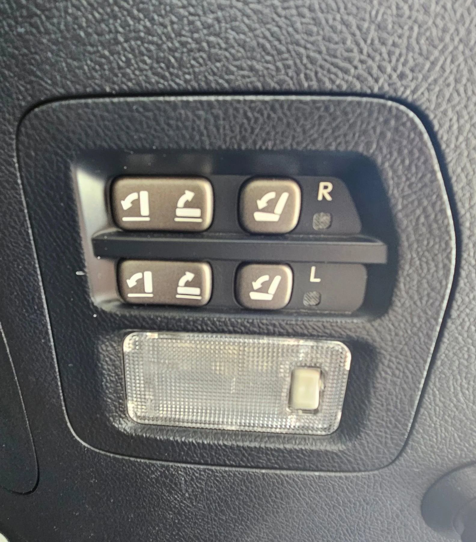 Used 2014 Lexus LX 570 4WD image 17