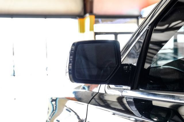 Used 2018 GMC Yukon Denali image 39