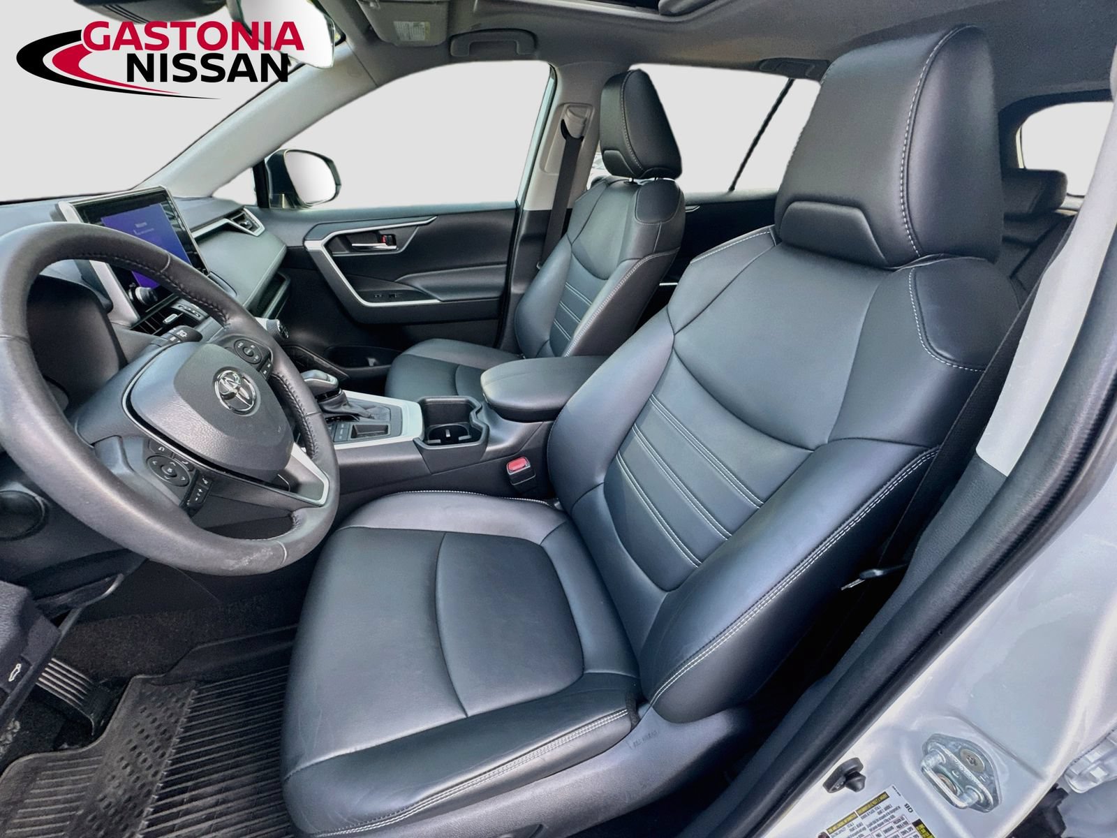 Used 2024 Toyota RAV4 XLE Premium FWD image 27