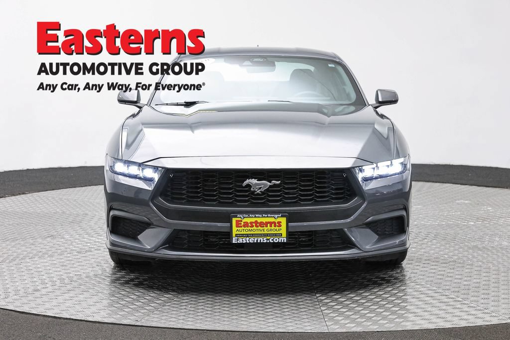 Used 2025 Ford Mustang Coupe RWD image 4