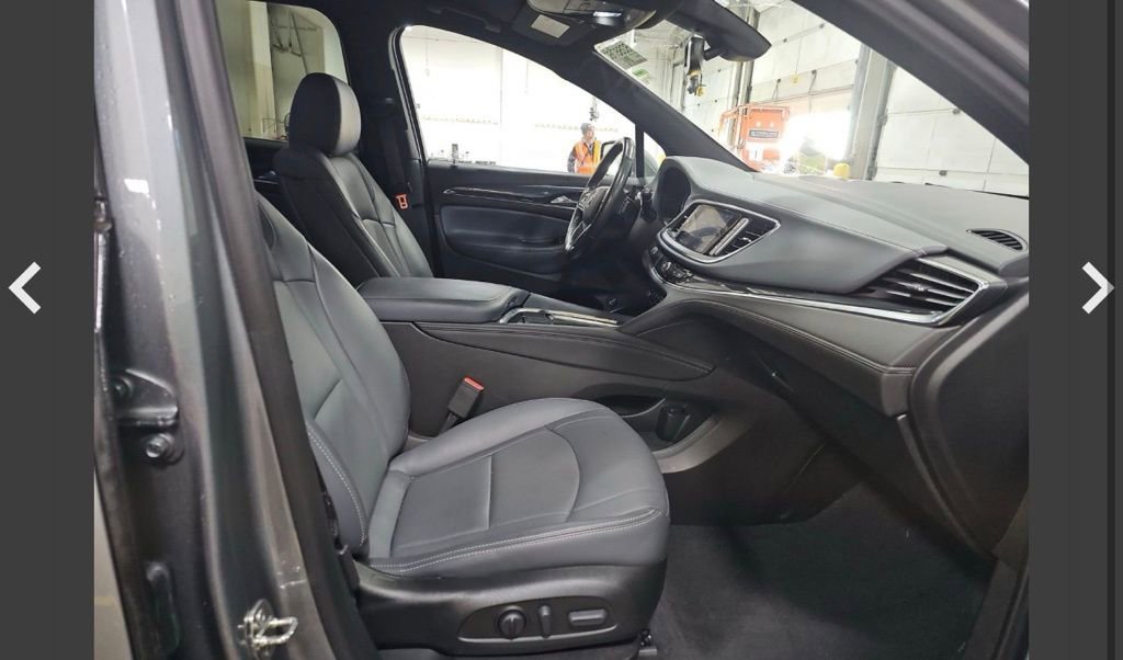 Used 2023 Buick Enclave Essence image 12