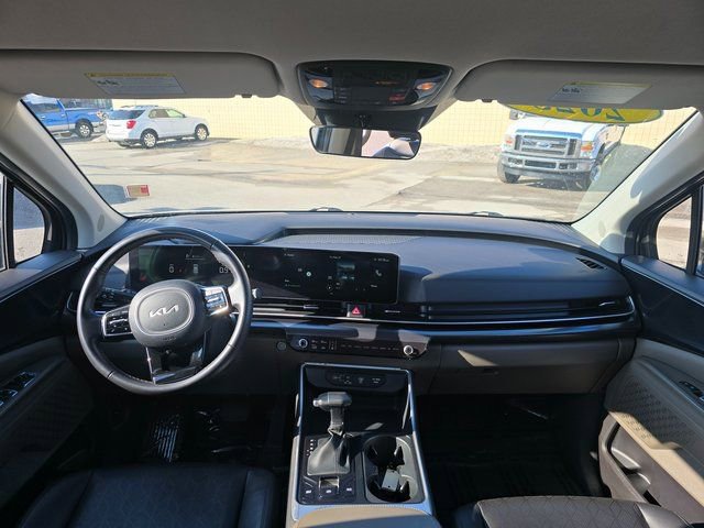 Used 2025 Kia Carnival image 17