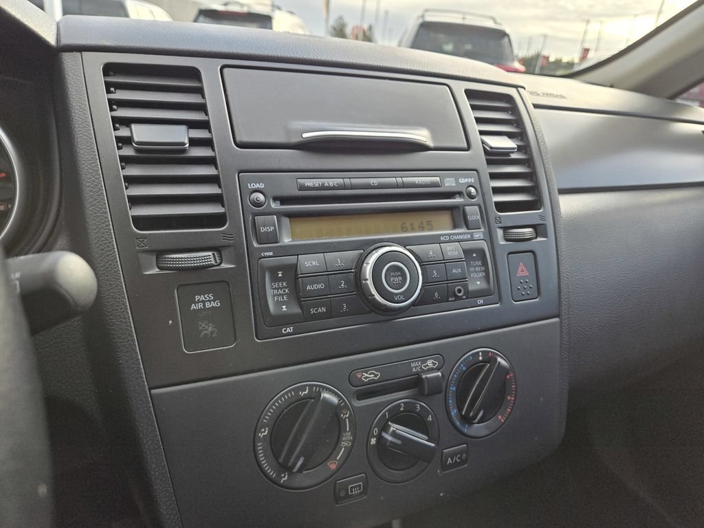 Used 2009 Nissan Versa Hatchback w/ Convenience Pkg FWD image 15