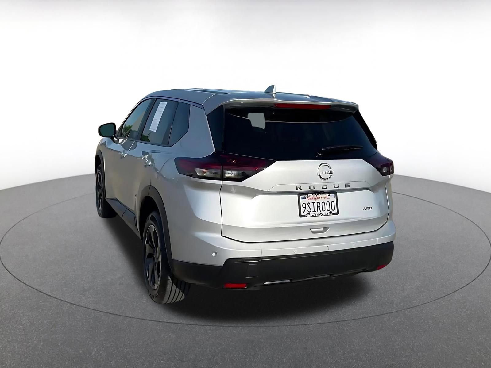 Used 2025 Nissan Rogue SV image 11