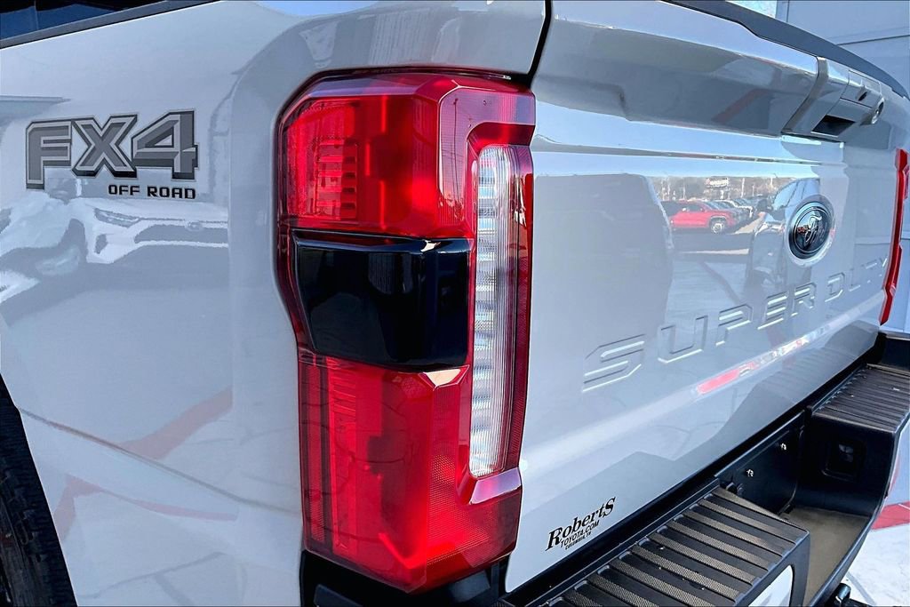 Used 2025 Ford F250 Lariat w/ Black Appearance Package image 24