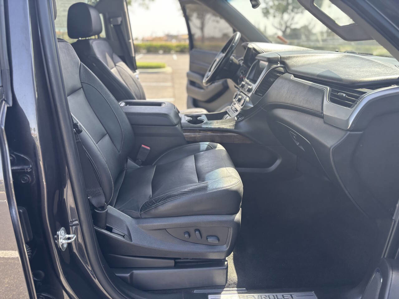 Used 2018 Chevrolet Suburban LT AWD/4WD image 27
