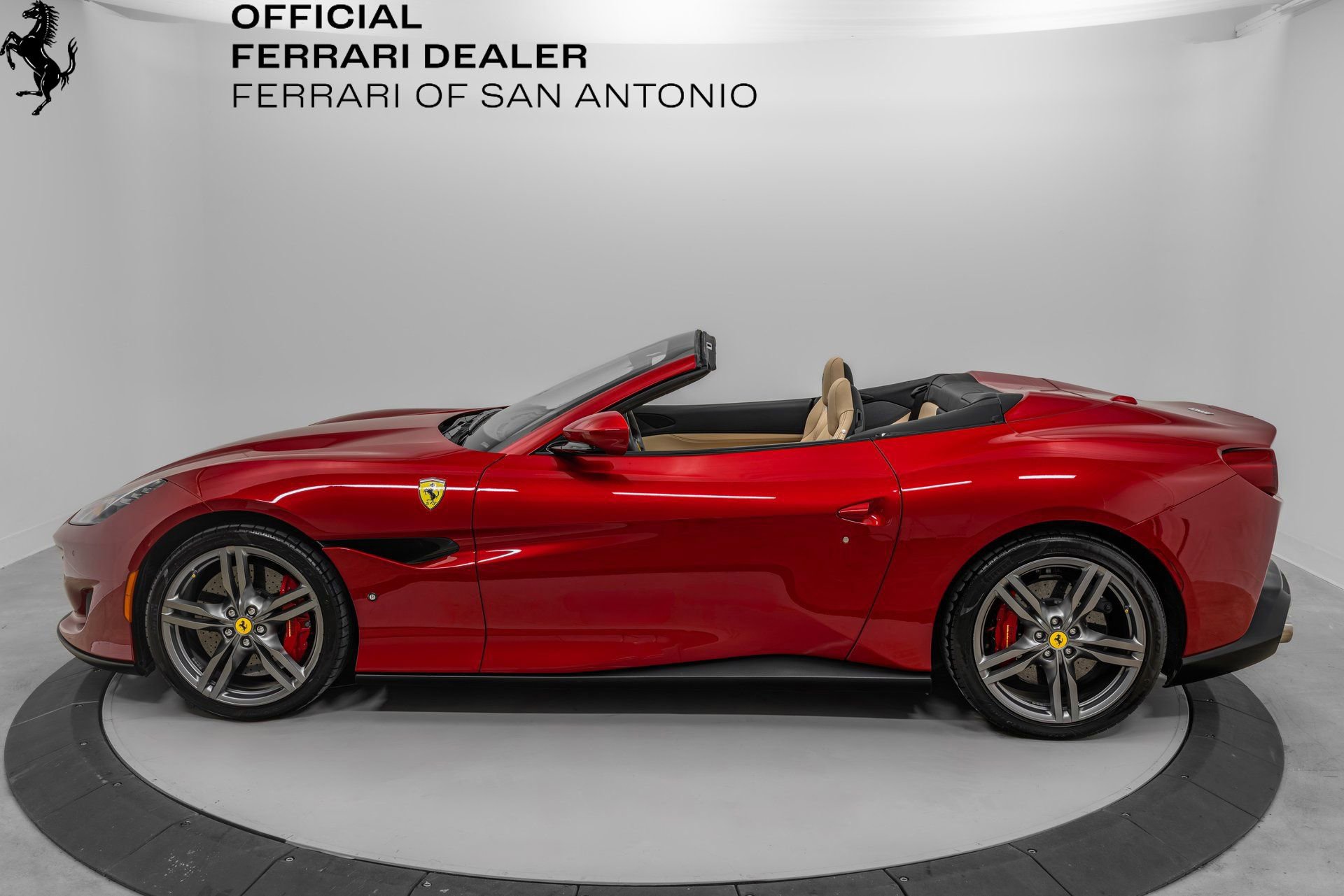 Certified 2020 Ferrari Portofino RWD image 3