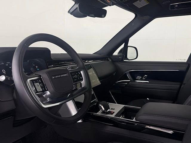 New 2025 Land Rover Range Rover SE image 4