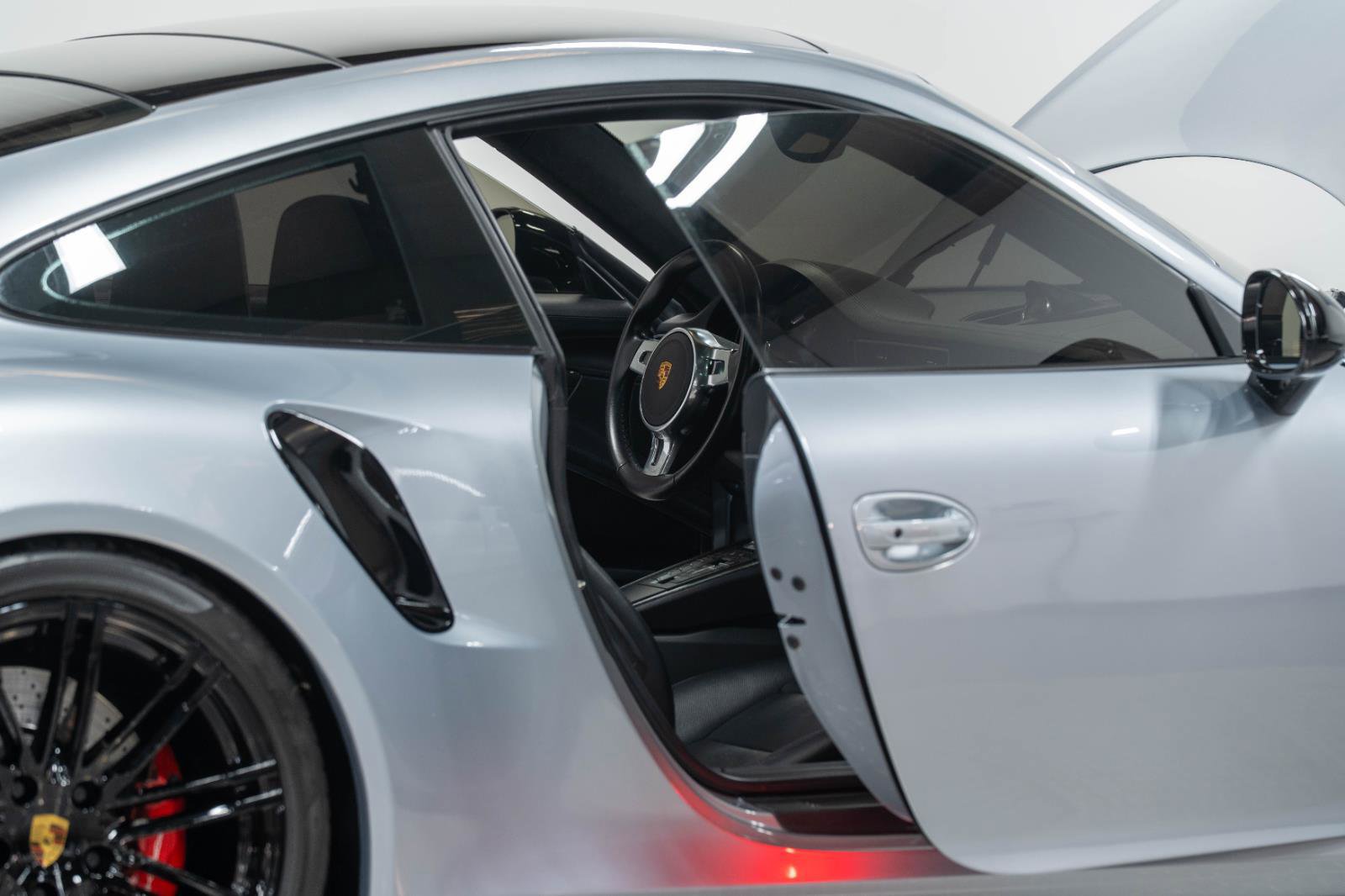 Used 2016 Porsche 911 Turbo image 8