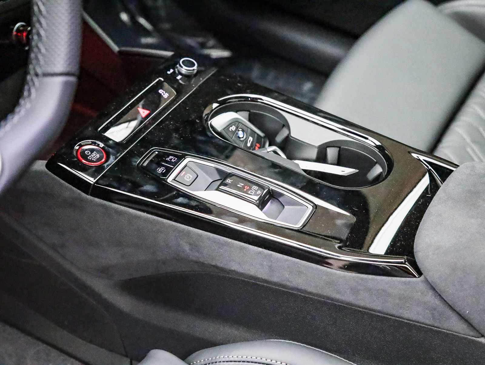 New 2025 Audi SQ6 e-tron Premium Plus image 23