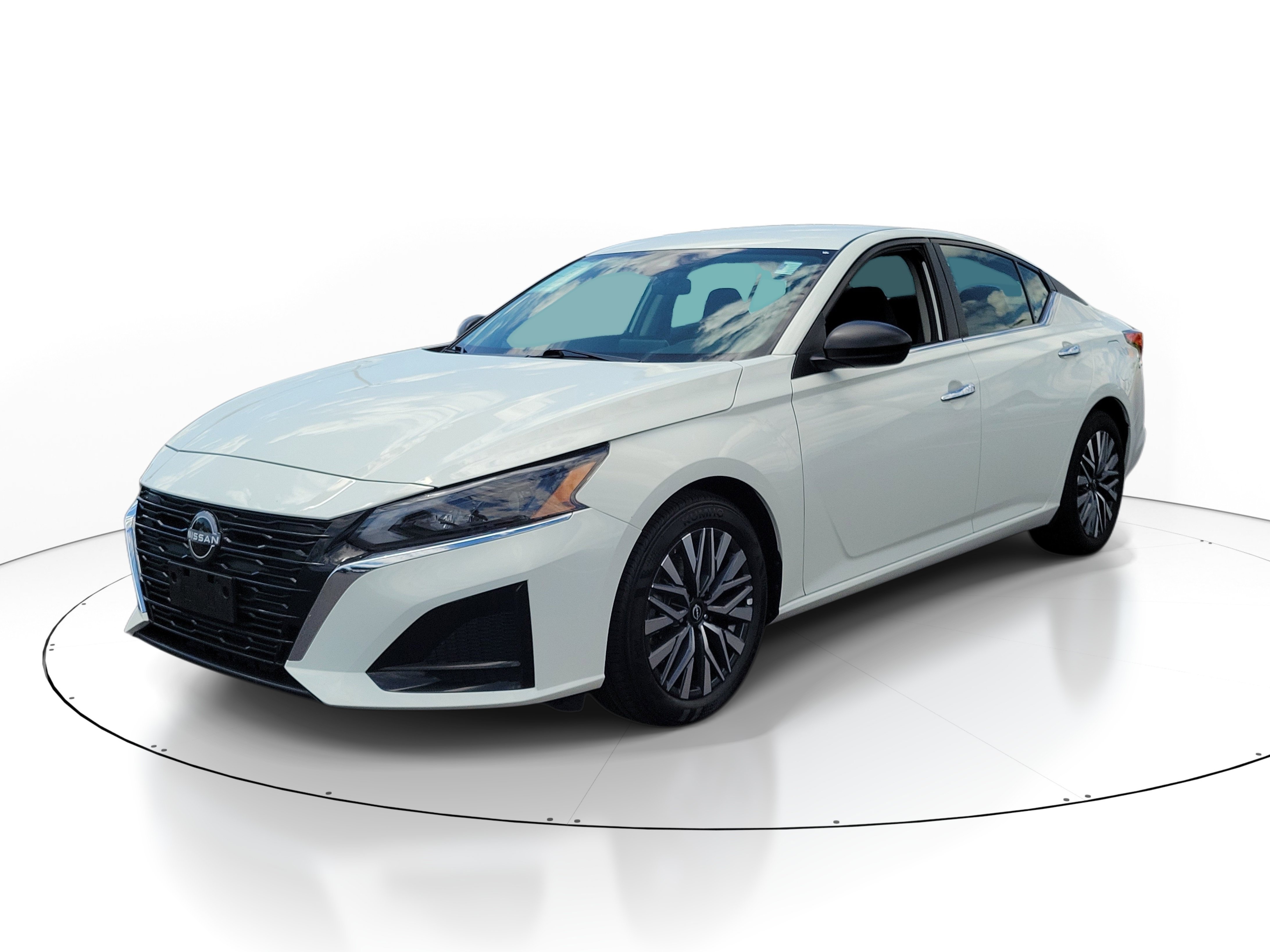 Used 2025 Nissan Altima 2.5 SV FWD image 2
