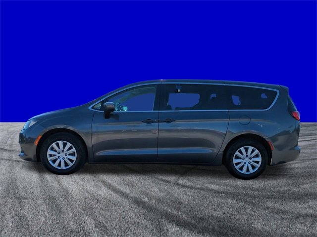 Used 2021 Chrysler Voyager L image 7
