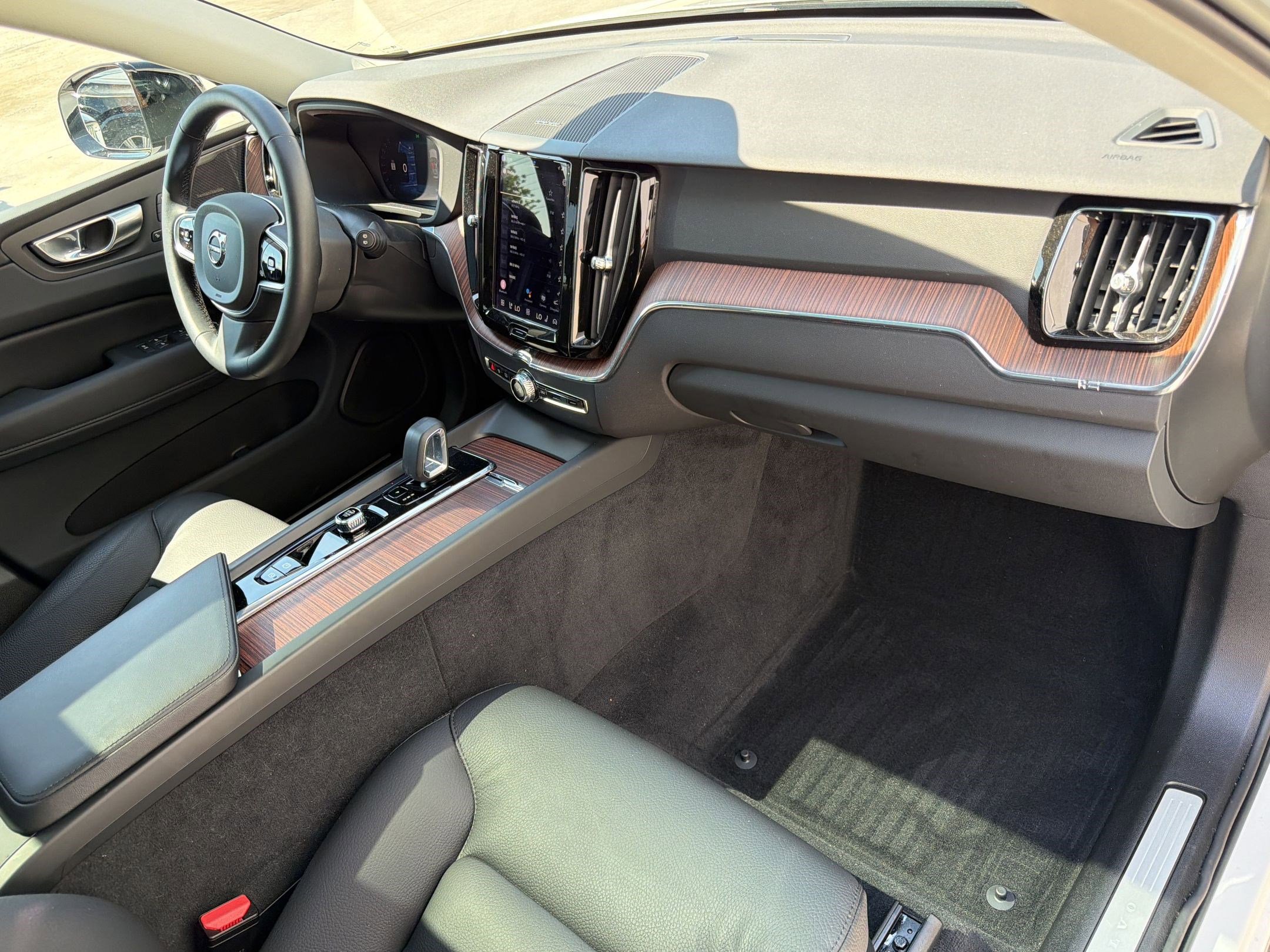 Used 2023 Volvo XC60 B5 Plus w/ Climate Package image 31