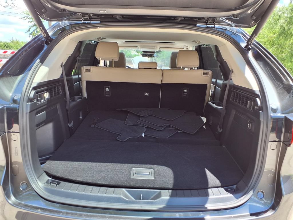 Used 2024 MAZDA CX-90 Plug-In Hybrid w/ Preferred AWD/4WD image 10