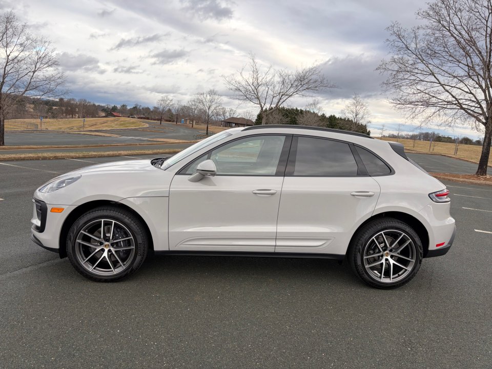 Certified 2026 Porsche Macan image 2