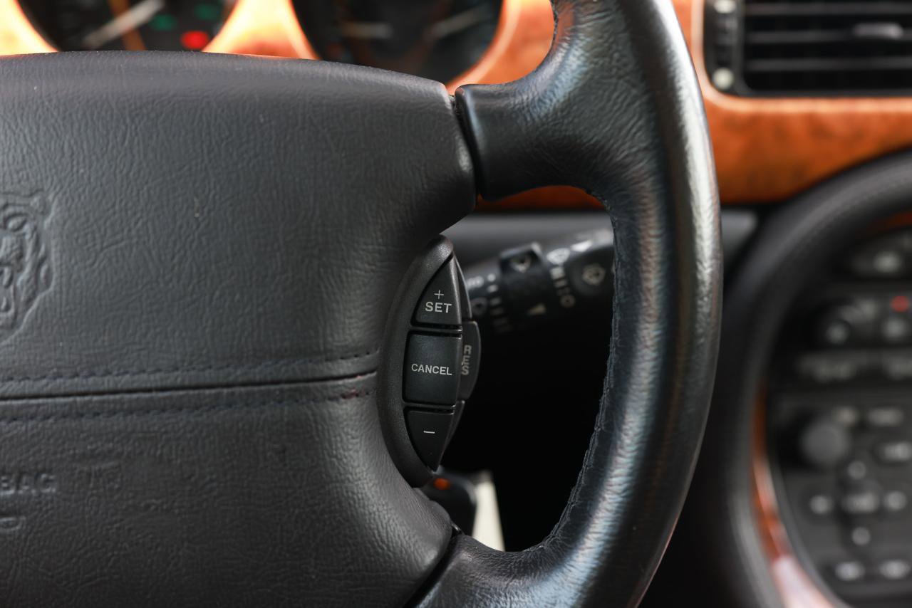 Used 2002 Jaguar XJ8 RWD image 28