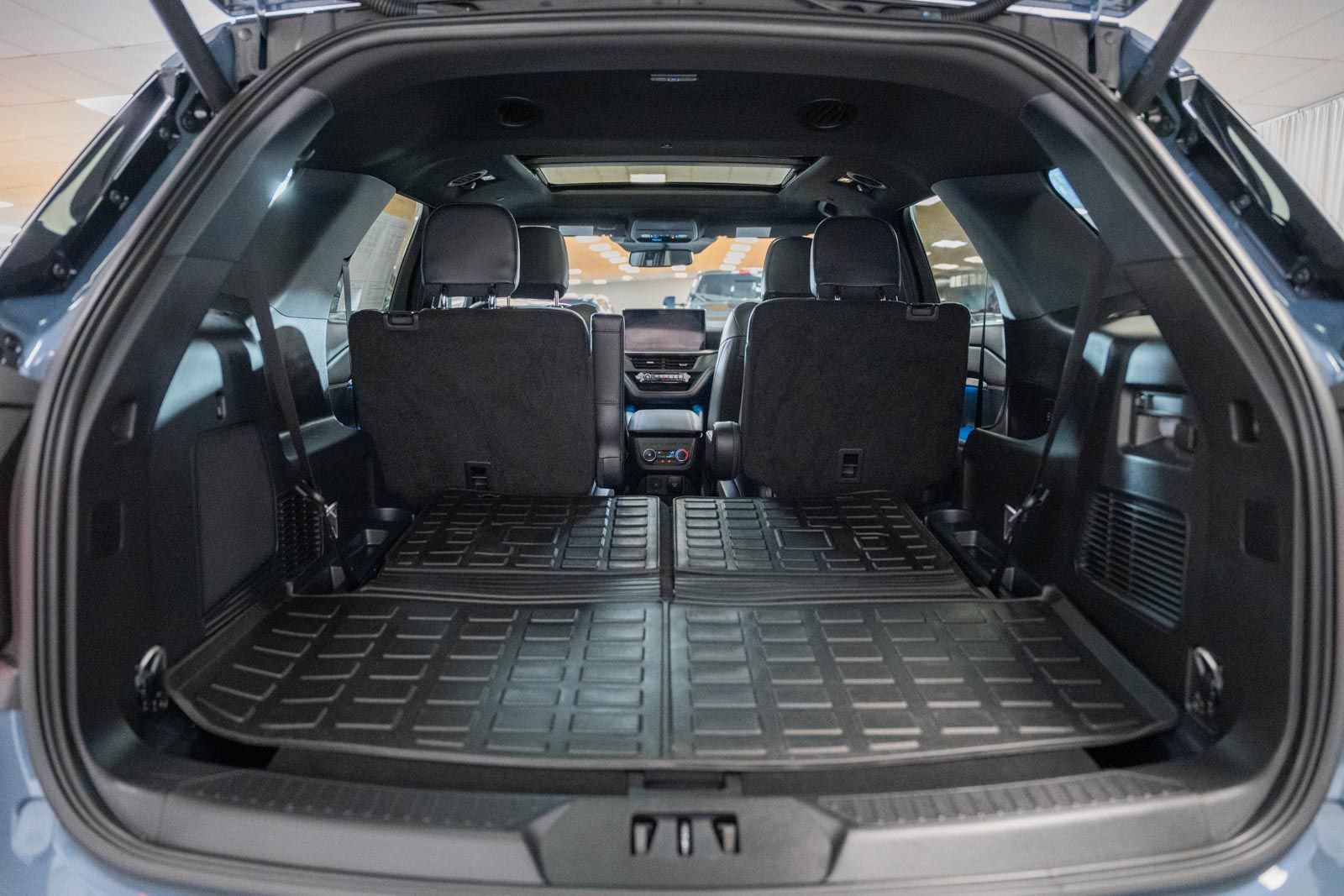 Certified 2025 Ford Explorer ST-Line w/ Premium Package AWD/4WD image 11