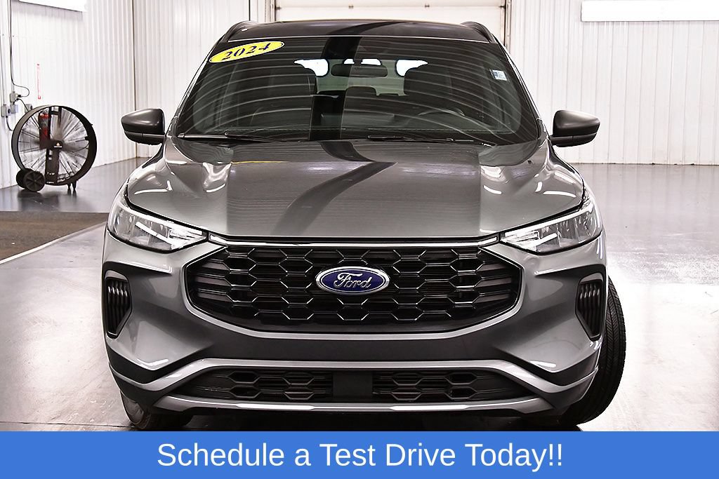 Used 2024 Ford Escape ST-Line w/ Tech Pack #1 AWD/4WD image 2