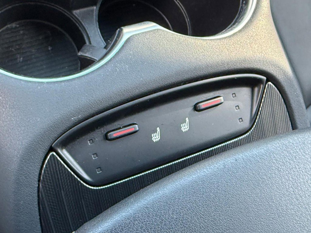 Used 2023 Toyota Venza XLE image 26