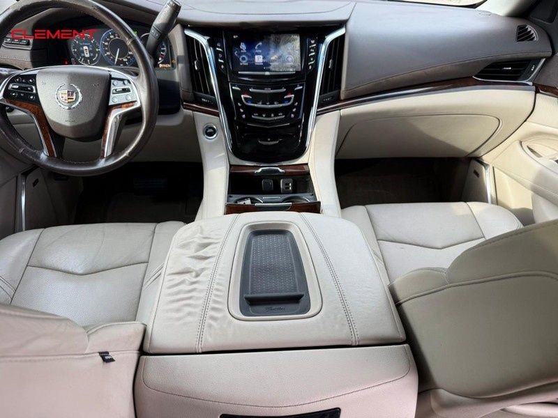 Used 2015 Cadillac Escalade Luxury image 14