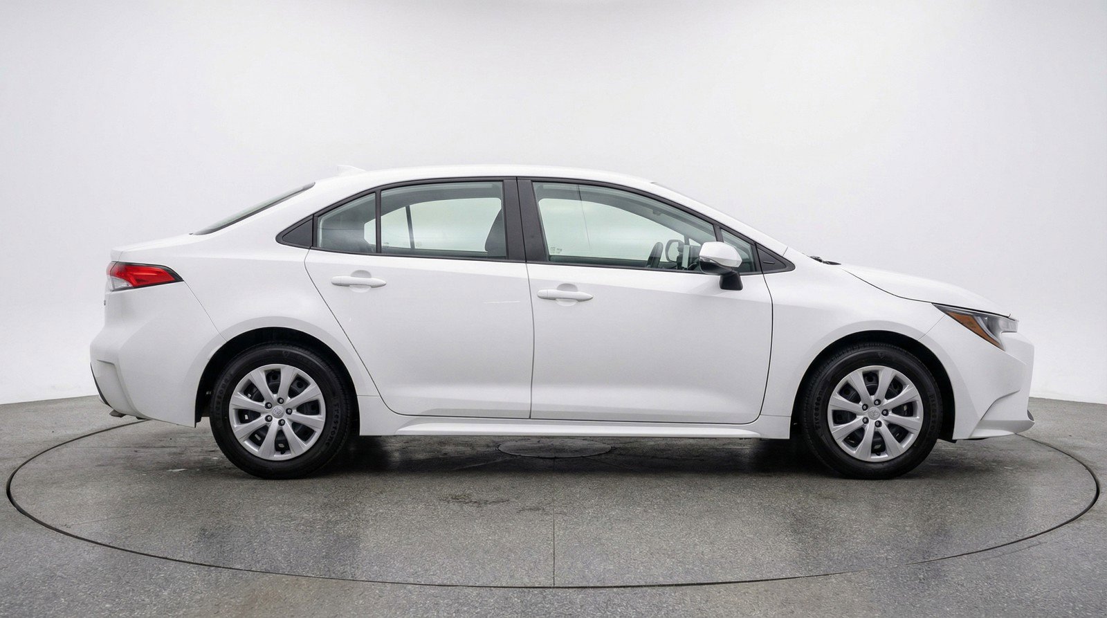 Used 2025 Toyota Corolla LE FWD image 11