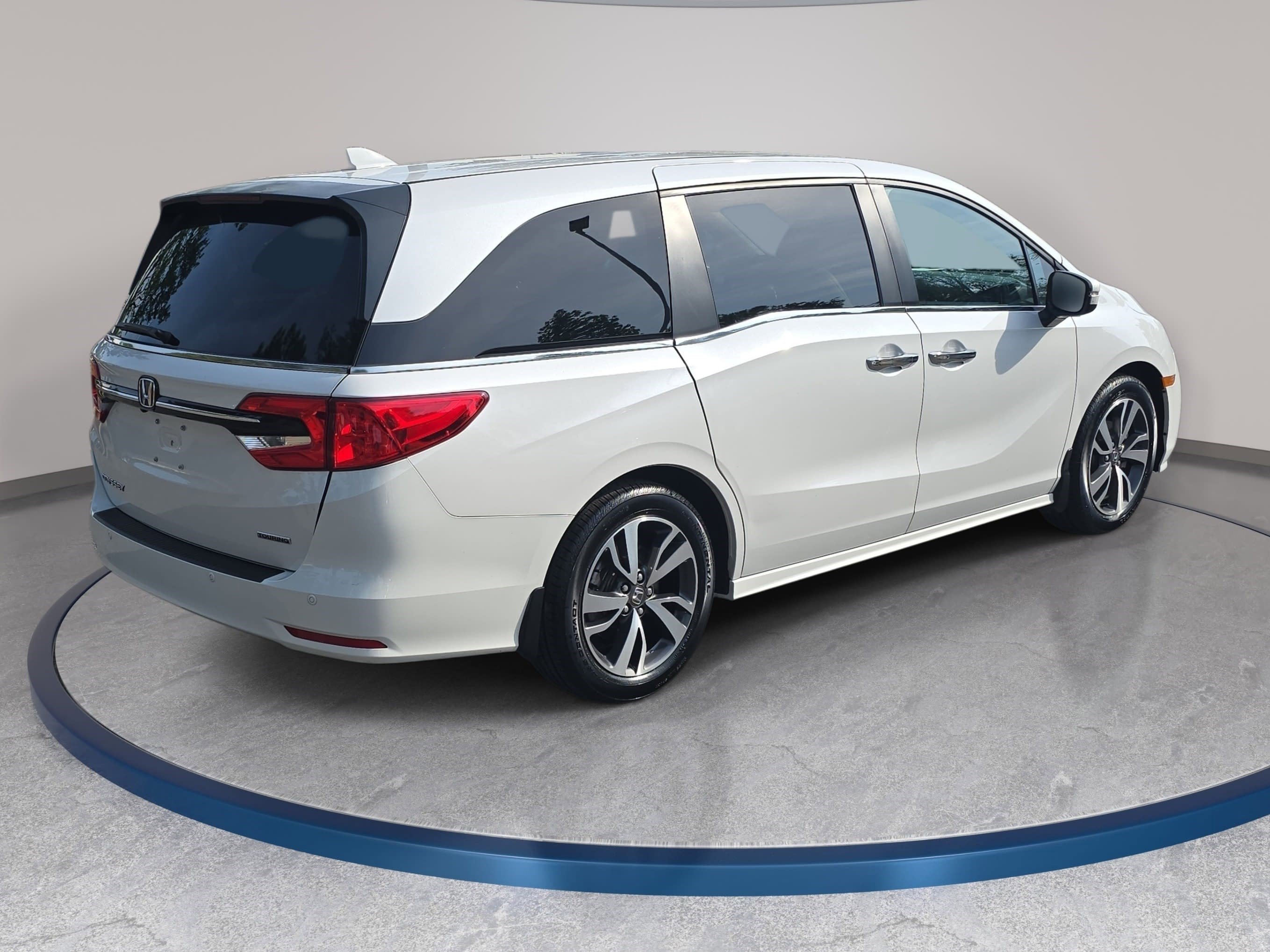 Used 2023 Honda Odyssey Touring image 5