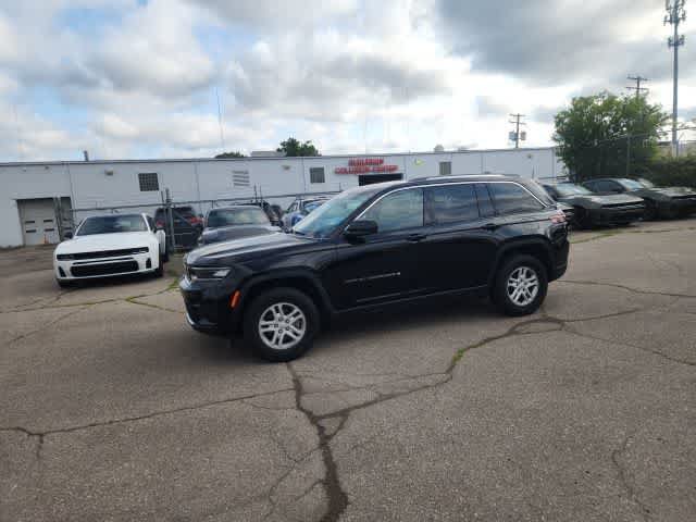 Certified 2023 Jeep Grand Cherokee Laredo w/ Trailer Tow Prep Group (B) AWD/4WD image 30