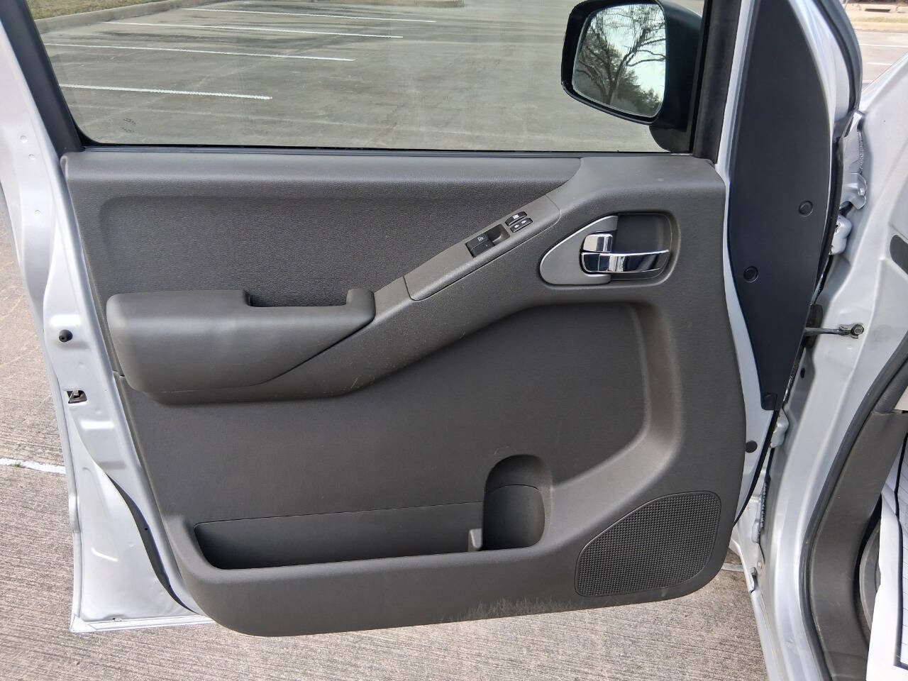 Used 2010 Nissan Frontier SE w/ Power Pkg image 25