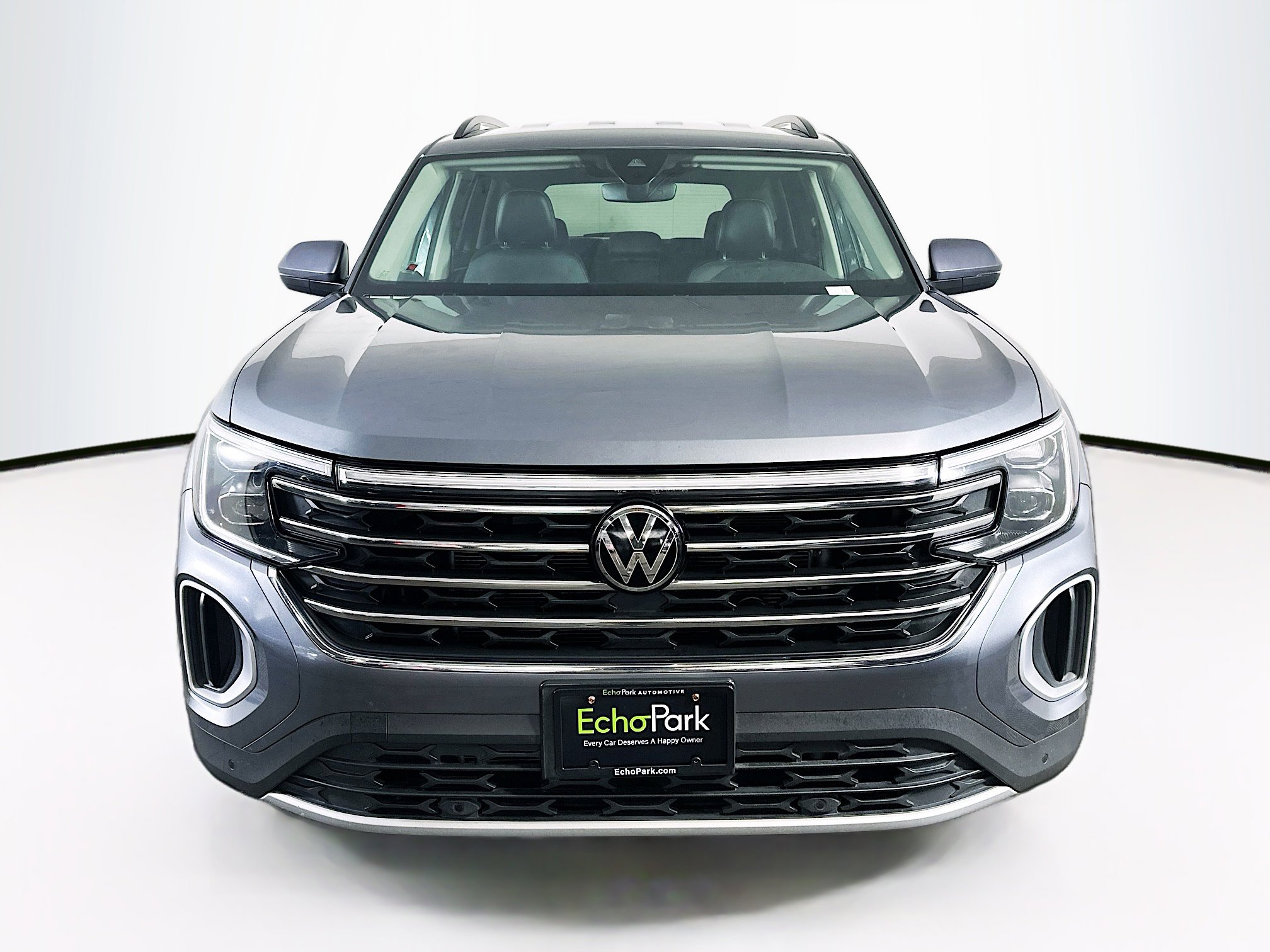 Used 2025 Volkswagen Atlas SE image 2