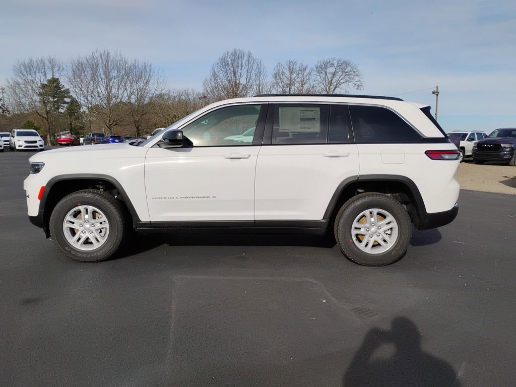 New 2025 Jeep Grand Cherokee Laredo w/ Trailer Tow Package image 8