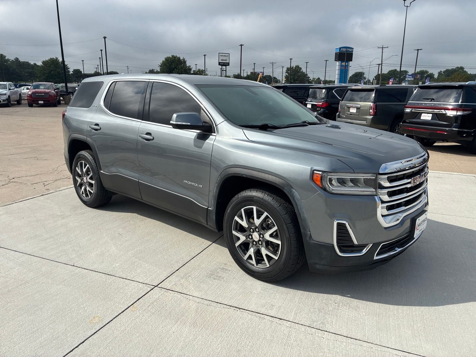 Used 2021 GMC Acadia SLE FWD image 8