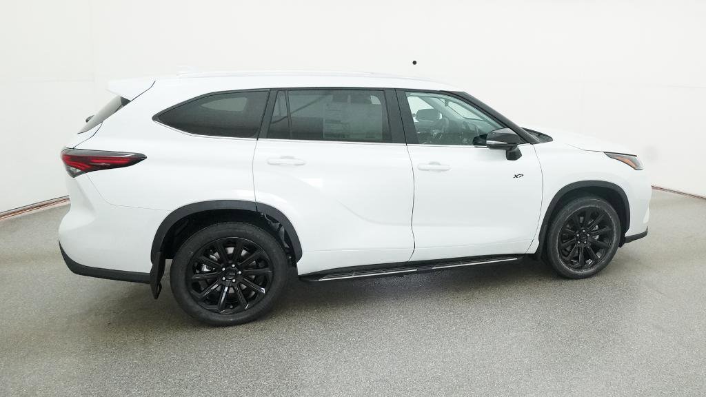 New 2026 Toyota Highlander XLE image 13