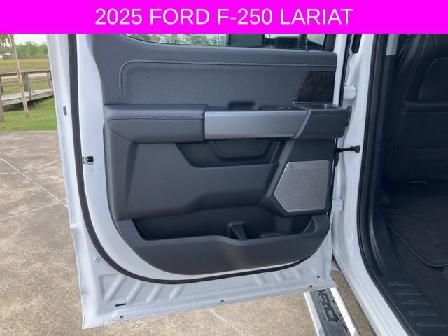 Used 2025 Ford F250 Lariat w/ Chrome Package image 20