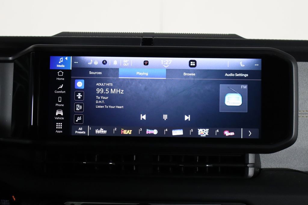 Used 2025 Jeep Wrangler Unlimited Sahara w/ Safety Group image 27