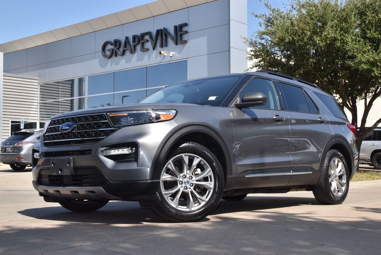 Used 2021 Ford Explorer XLT w/ Equipment Group 202A RWD image 2
