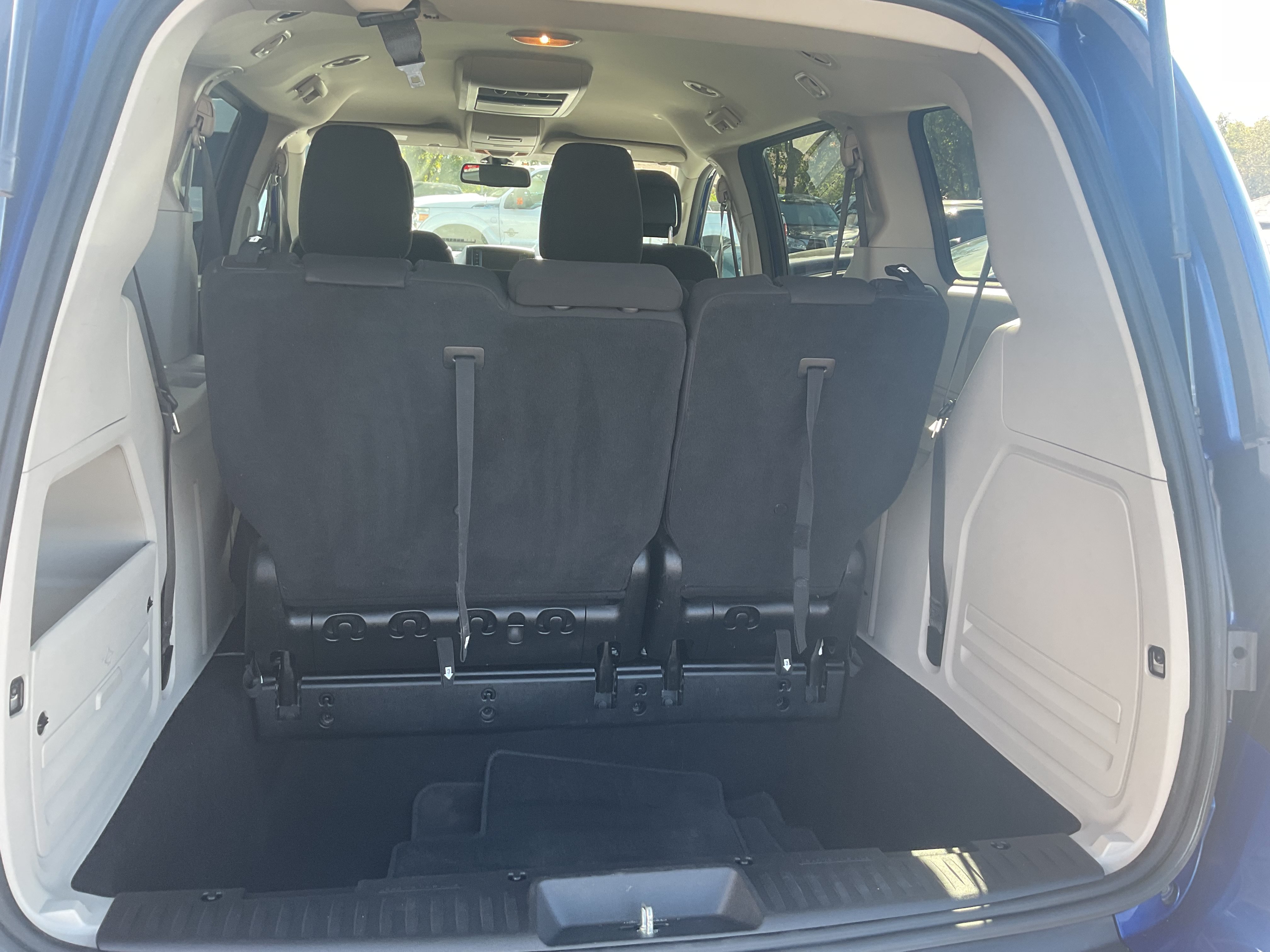 Used 2020 Dodge Grand Caravan SE w/ UConnect Hands-Free Group FWD image 14