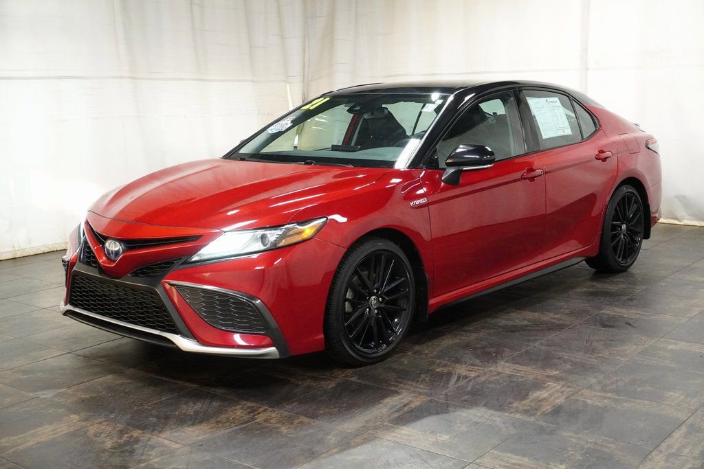 Used 2021 Toyota Camry XSE image 2